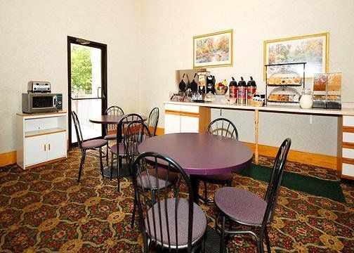 เดย์ อินน์ แอนด์ สวีท บาย วินด์แฮม เคซีย์ Casey ร้านอาหาร รูปภาพ
